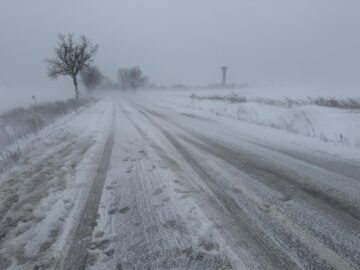 Traficul rutier a fost afectat din cauza viscolului pe mai multe drumuri județene și naționale