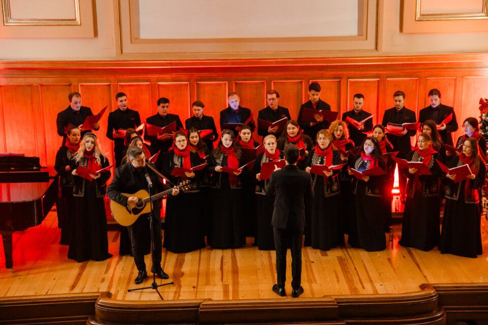 Opt concerte, șapte orașe, săli arhipline, bilanțul primului turneu național de Crăciun susținut de Corala „Ciprian Porumbescu”