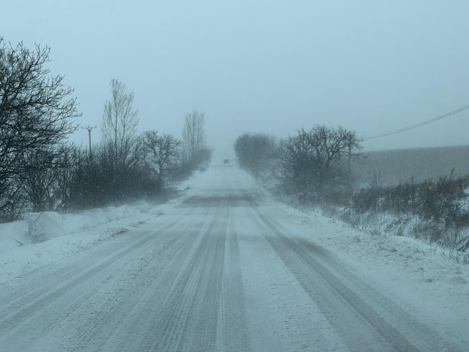 Peste 11.000 de km de drum curățat de utilajele de deszăpezire, în perioada de cod de viscol și ninsoare