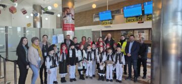 Elevi de la Școala Gimnazială „Aurelian Stanciu” Salcea au colindat și au oferit daruri bătrânilor