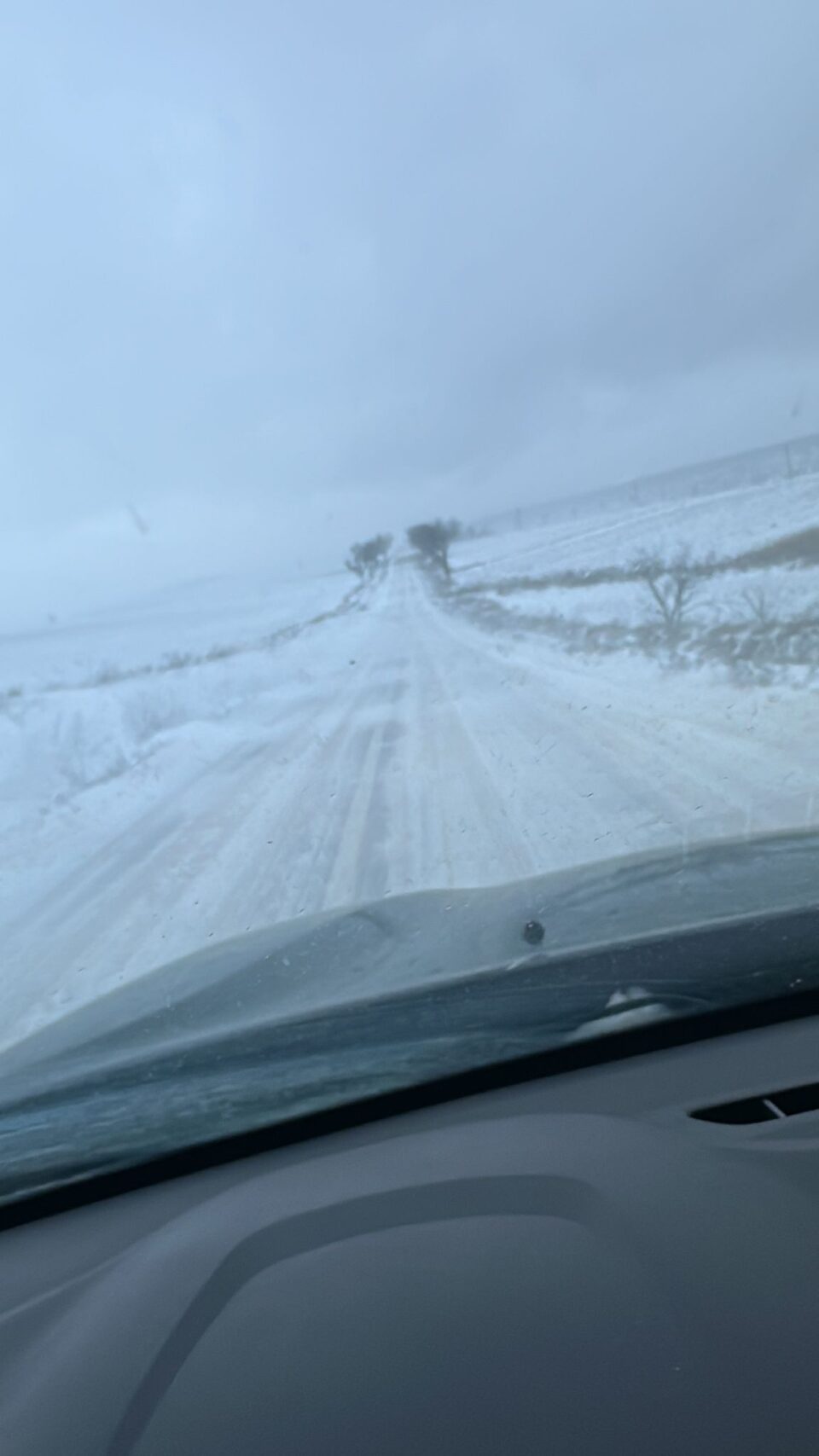 Peste 11.000 de km de drum curățat de utilajele de deszăpezire, în perioada de cod de viscol și ninsoare