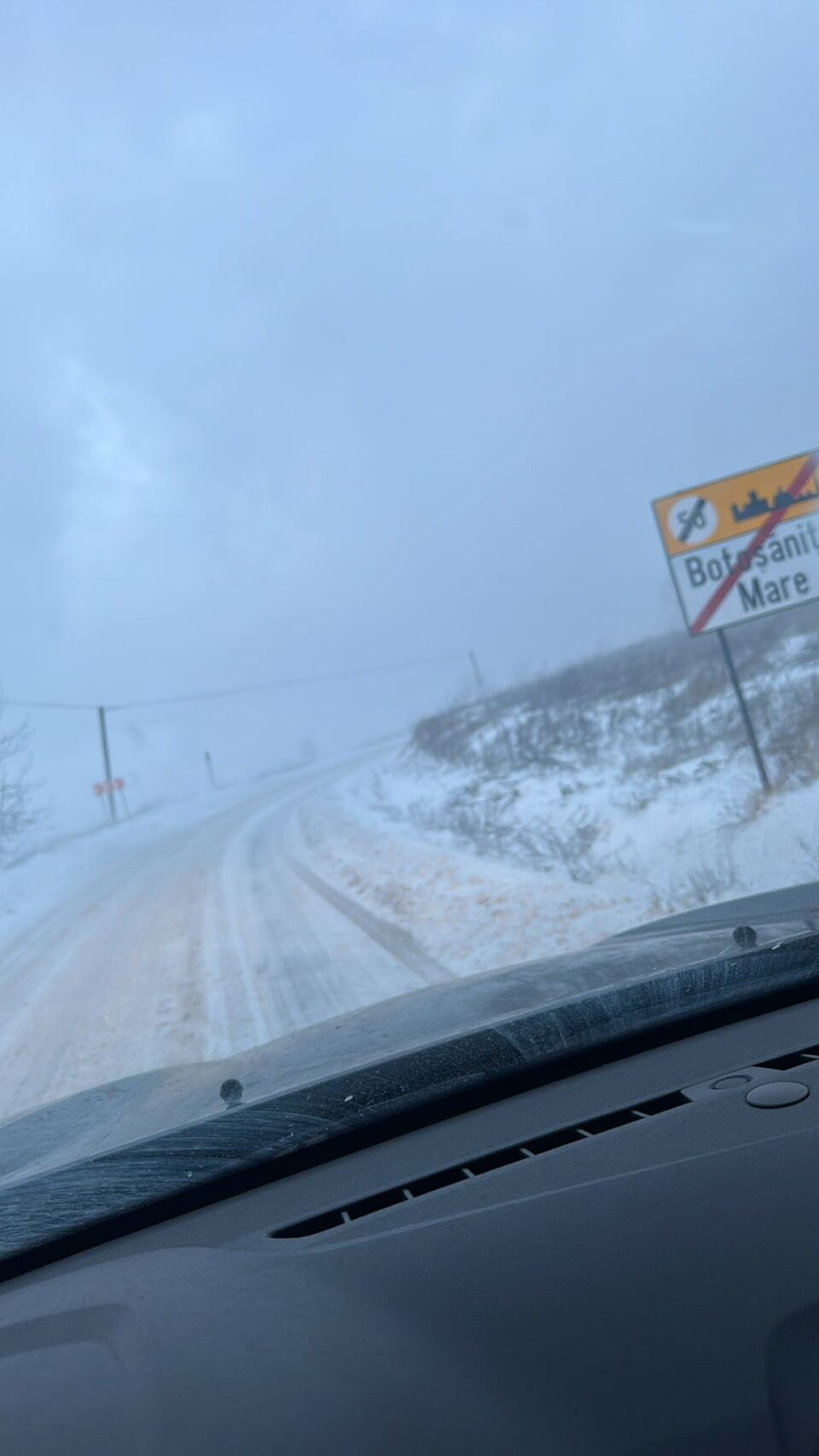 Peste 11.000 de km de drum curățat de utilajele de deszăpezire, în perioada de cod de viscol și ninsoare