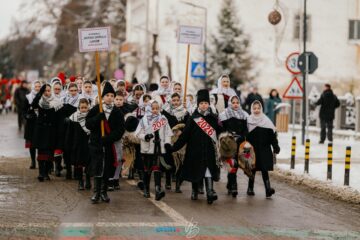 Mii de participanți la Vatra Dornei la cel mai frumos festival de datini și obiceiuri din Bucovina