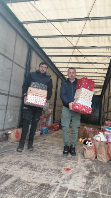 300 de copii au primit daruri din partea Asociației RYMA, în cadrul campaniei „Cutia lui Moș Crăciun”