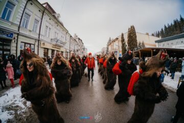 Mii de participanți la Vatra Dornei la cel mai frumos festival de datini și obiceiuri din Bucovina