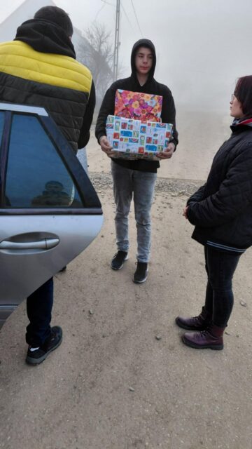 300 de copii au primit daruri din partea Asociației RYMA, în cadrul campaniei „Cutia lui Moș Crăciun”
