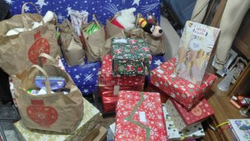 300 de copii au primit daruri din partea Asociației RYMA, în cadrul campaniei „Cutia lui Moș Crăciun”
