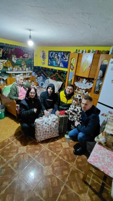 300 de copii au primit daruri din partea Asociației RYMA, în cadrul campaniei „Cutia lui Moș Crăciun”