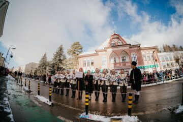 Mii de participanți la Vatra Dornei la cel mai frumos festival de datini și obiceiuri din Bucovina