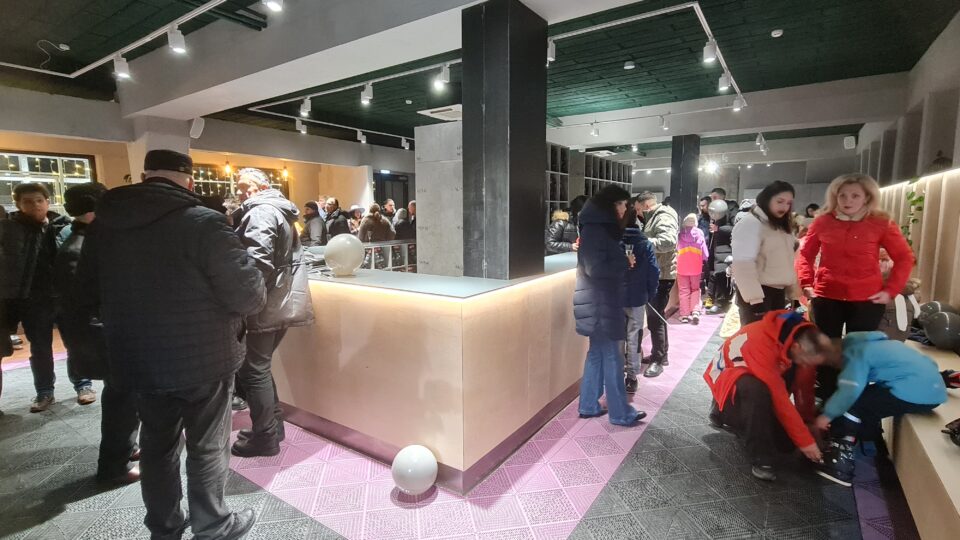 Patinoarul artificial Areni – Zone47, redeschis celor dornici de distracție pe gheață, după o transformare uimitoare