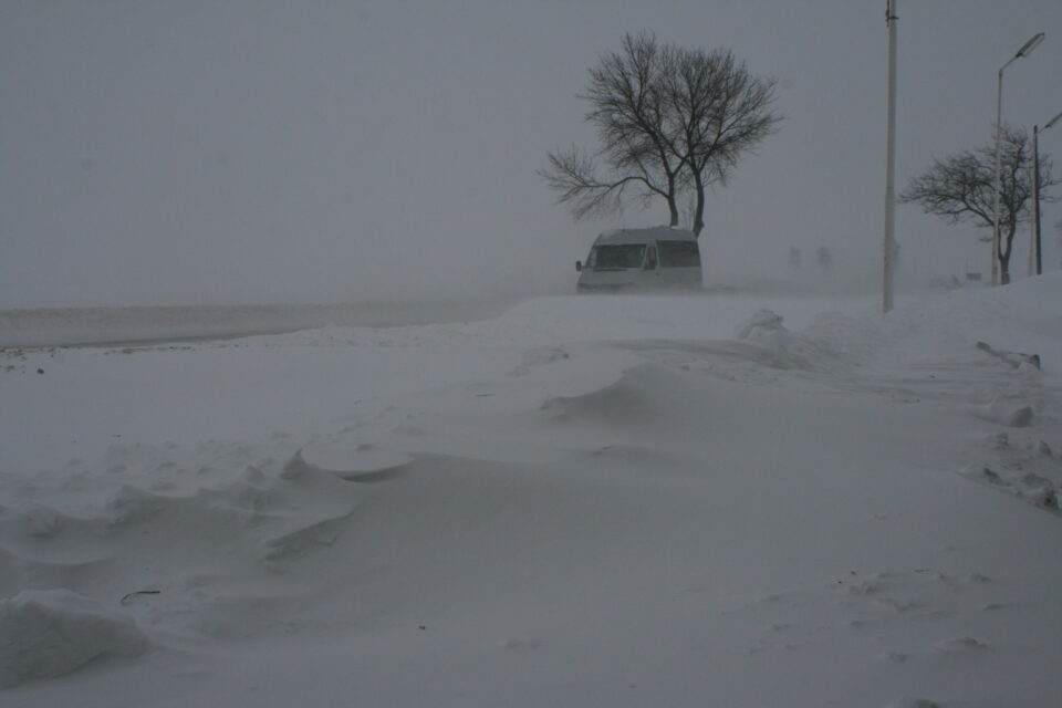Coduri portocaliu și galben de zăpadă și viscol pentru jumătate din județul Suceava