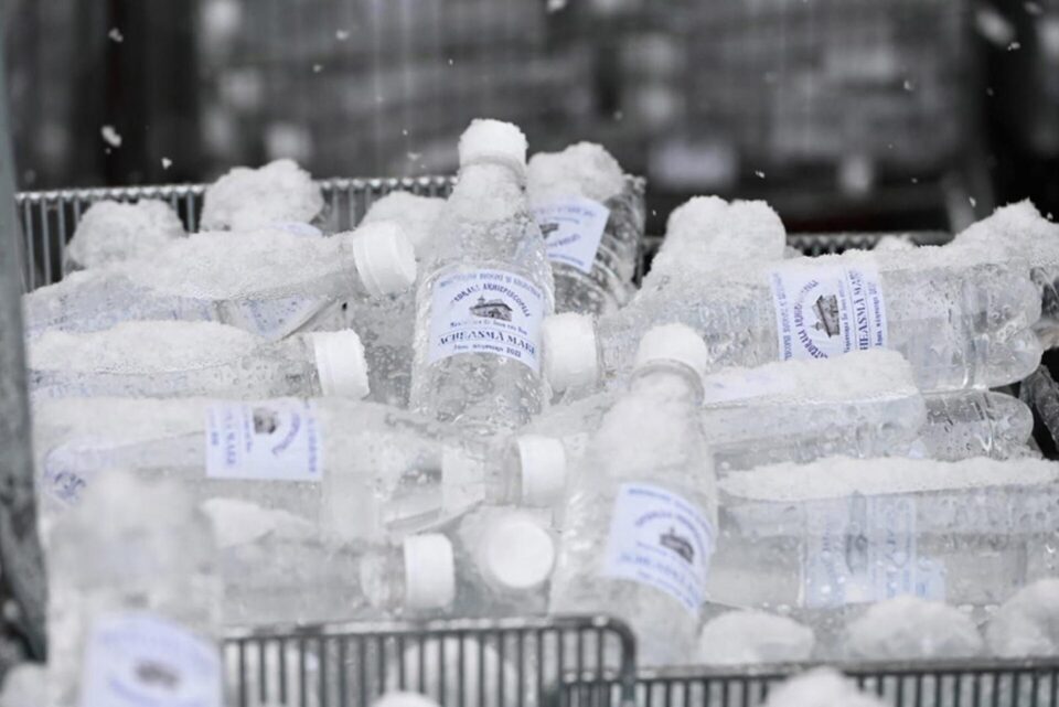 La Mănăstirea Sf. Ioan cel Nou Suceava, Agheasma Mare va fi împărțită credincioșilor, de Bobotează, în 10.000 de sticle îmbuteliate La Mănăstirea Sf. Ioan cel Nou Suceava, Agheasma Mare va fi împărțită credincioșilor, de Bobotează, în 10.000 de sticle îmbuteliate