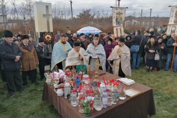 Pelerinaj din centrul orașului și sfințirea apelor pe malul Siretului, tradiție a siretenilor păstrată din perioada interbelică