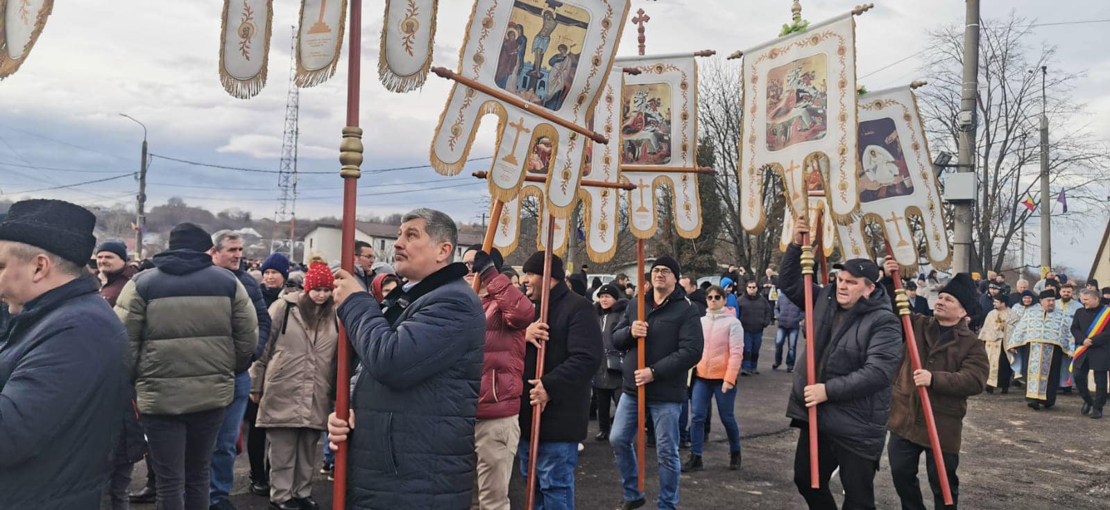 Pelerinaj din centrul orașului și sfințirea apelor pe malul Siretului, tradiție a siretenilor păstrată din perioada interbelică