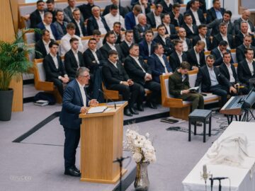 Reuniune istorică a comunității penticostale din Vicovu de Sus, după aproape 50 de ani, în una dintre cele mai mari biserici din Europa