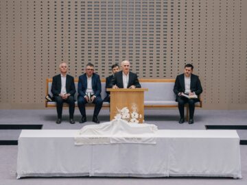 Reuniune istorică a comunității penticostale din Vicovu de Sus, după aproape 50 de ani, în una dintre cele mai mari biserici din Europa