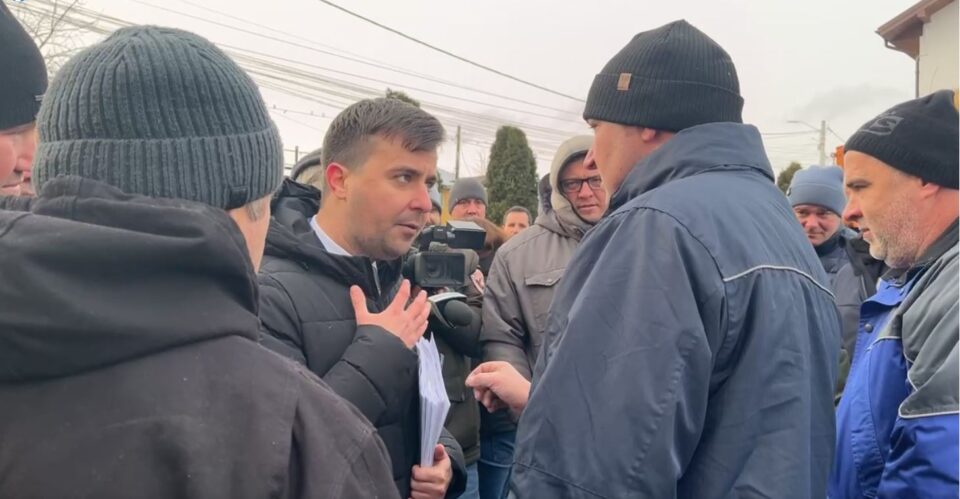 Protest la Salcea, față de mărirea impozitelor, a taxei de salubrizare și a taxei de câine