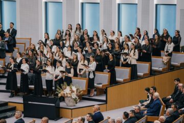 Reuniune istorică a comunității penticostale din Vicovu de Sus, după aproape 50 de ani, în una dintre cele mai mari biserici din Europa