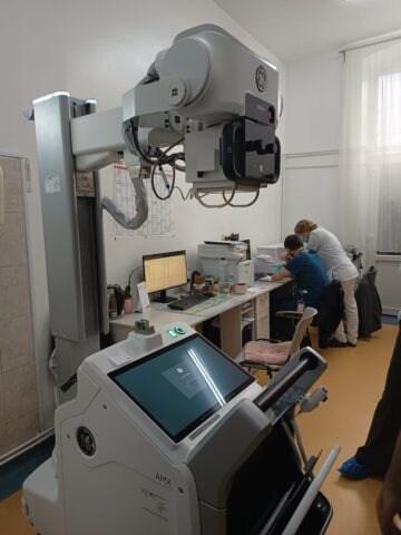 Pacienții spitalului din Suceava nu vor mai fi plimbați între clădiri pentru o radiografie. Consiliul Județean a achiziționat un aparat de radiologie mobil