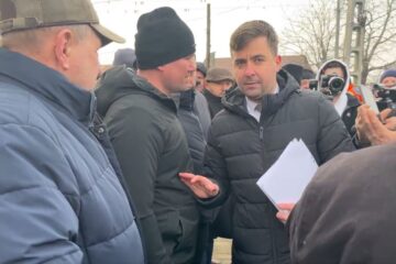 Protest la Salcea, față de mărirea impozitelor, a taxei de salubrizare și a taxei de câine