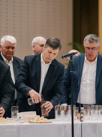 Reuniune istorică a comunității penticostale din Vicovu de Sus, după aproape 50 de ani, în una dintre cele mai mari biserici din Europa