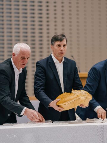 Reuniune istorică a comunității penticostale din Vicovu de Sus, după aproape 50 de ani, în una dintre cele mai mari biserici din Europa