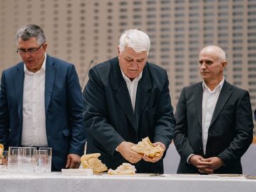 Reuniune istorică a comunității penticostale din Vicovu de Sus, după aproape 50 de ani, în una dintre cele mai mari biserici din Europa