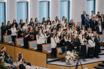 Reuniune istorică a comunității penticostale din Vicovu de Sus, după aproape 50 de ani, în una dintre cele mai mari biserici din Europa