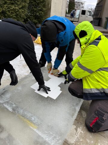 Pompierii voluntari bosânceni au ridicat și în acest an altarele din cruci de gheață pentru Sărbătoarea Botezului Domnului