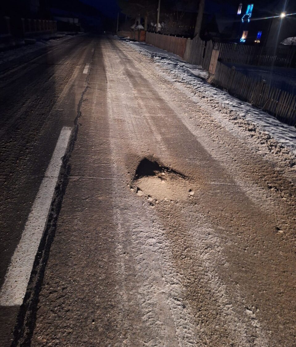 Sancțiuni pentru drumarii care doar simulează că deszăpezesc drumurile din județ Sancțiuni pentru drumarii care doar simulează că deszăpezesc drumurile din județ