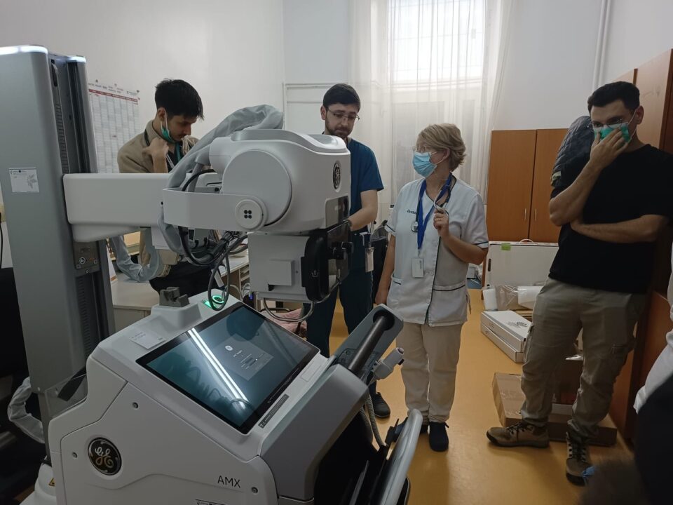 Pacienții spitalului din Suceava nu vor mai fi plimbați între clădiri pentru o radiografie. Consiliul Județean a achiziționat un aparat de radiologie mobil