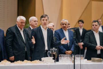 Reuniune istorică a comunității penticostale din Vicovu de Sus, după aproape 50 de ani, în una dintre cele mai mari biserici din Europa