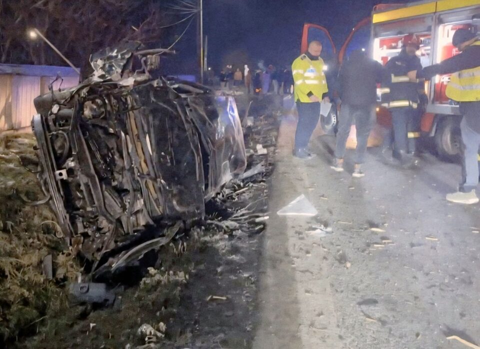 Un șofer băut a scăpat ușor după ce a rulat necontrolat aproape 100 de metri și a lovit mai multe obstacole Un șofer băut a scăpat ușor după ce a rulat necontrolat aproape 100 de metri și a lovit mai multe obstacole