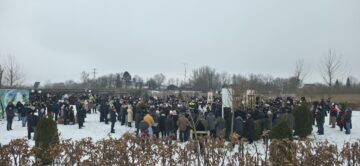 Aproape 2.000 de oameni au luat parte la procesiunea și la slujba de sfințire a apelor la Siret