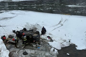 Unul din copiii implicați în accidentul de la Vatra Dornei, cu mașina căzută în râu, a murit