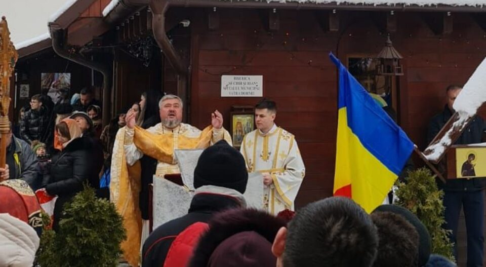 Rugi fierbinți la bisericile din Vatra Dornei pentru soția și copiii preotului Ioan Cozma, grav răniți într-un accident rutier
