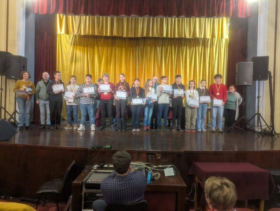 Tineri pasionați de cosmos și știință, reuniți la Vatra Dornei, la Tabăra de Fizică, Astronomie și Astrofizică