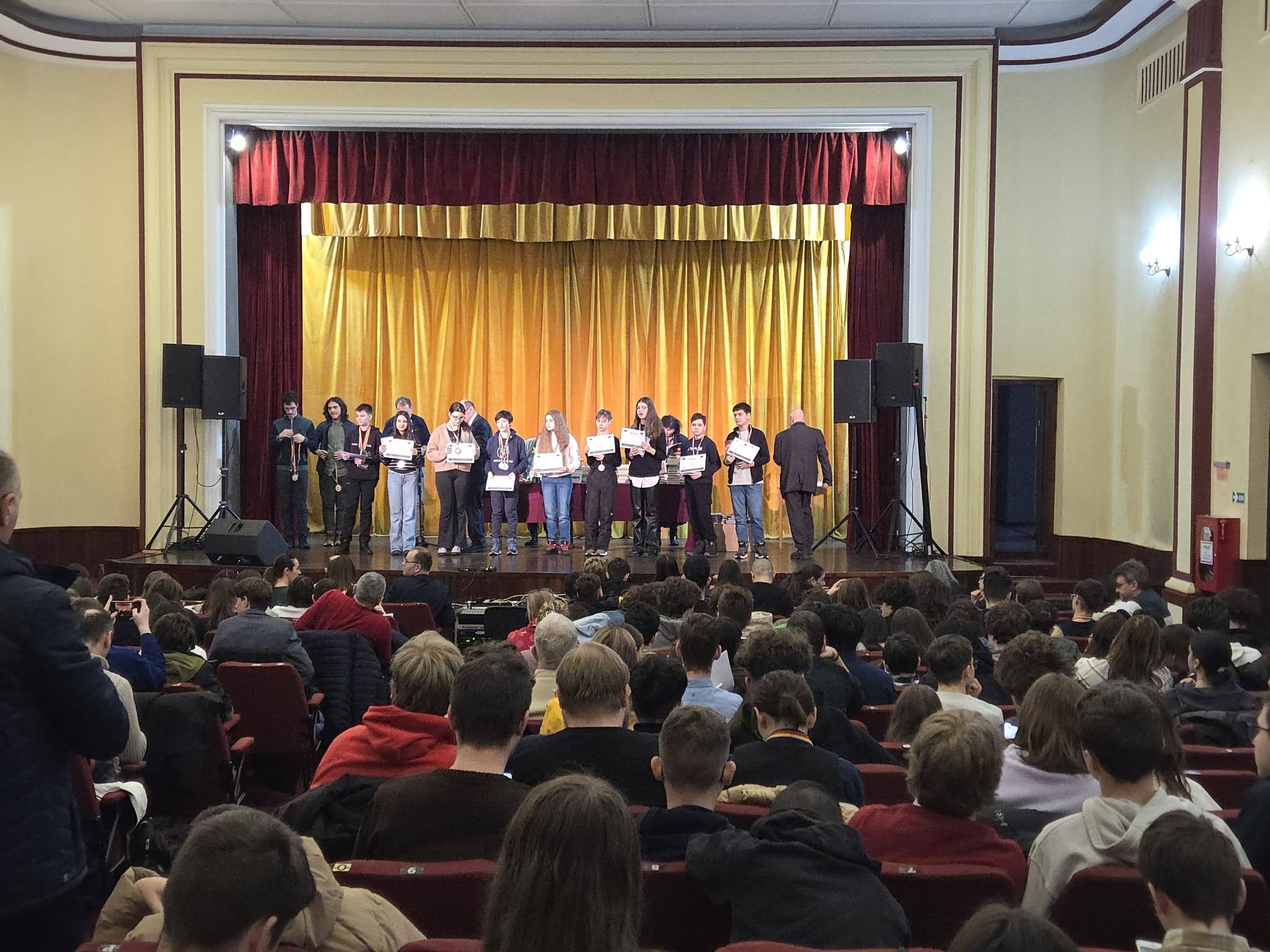 Tineri pasionați de cosmos și știință, reuniți la Vatra Dornei, la Tabăra de Fizică, Astronomie și Astrofizică