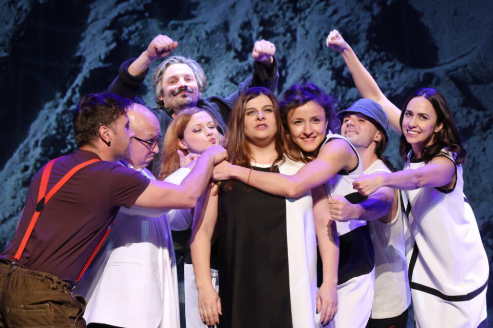 „Cabaretul cuvintelor”, prima reprezentație din 2026, la Teatrul Municipal „Matei Vișniec”