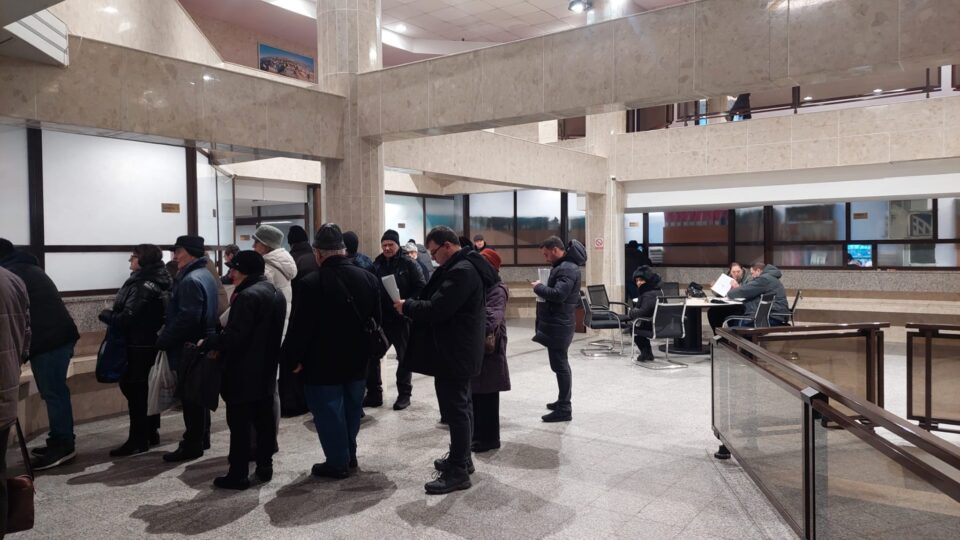 Prezență modestă la Primăria Suceava, în prima zi de plată a taxelor și impozitelor locale. Dările se pot achita și în tranșe Prezență modestă la Primăria Suceava, în prima zi de plată a taxelor și impozitelor locale. Dările se pot achita și în tranșe