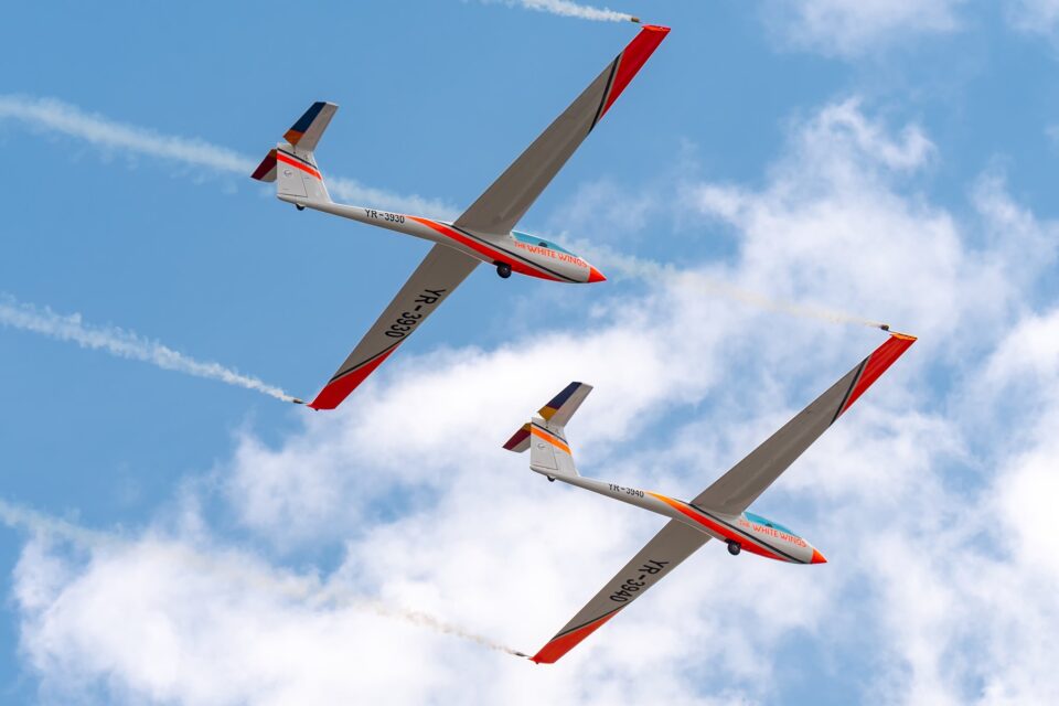 Aeroclubul Suceava a dat startul la înscrieri pentru cursurile de pilot de planor și parașutist