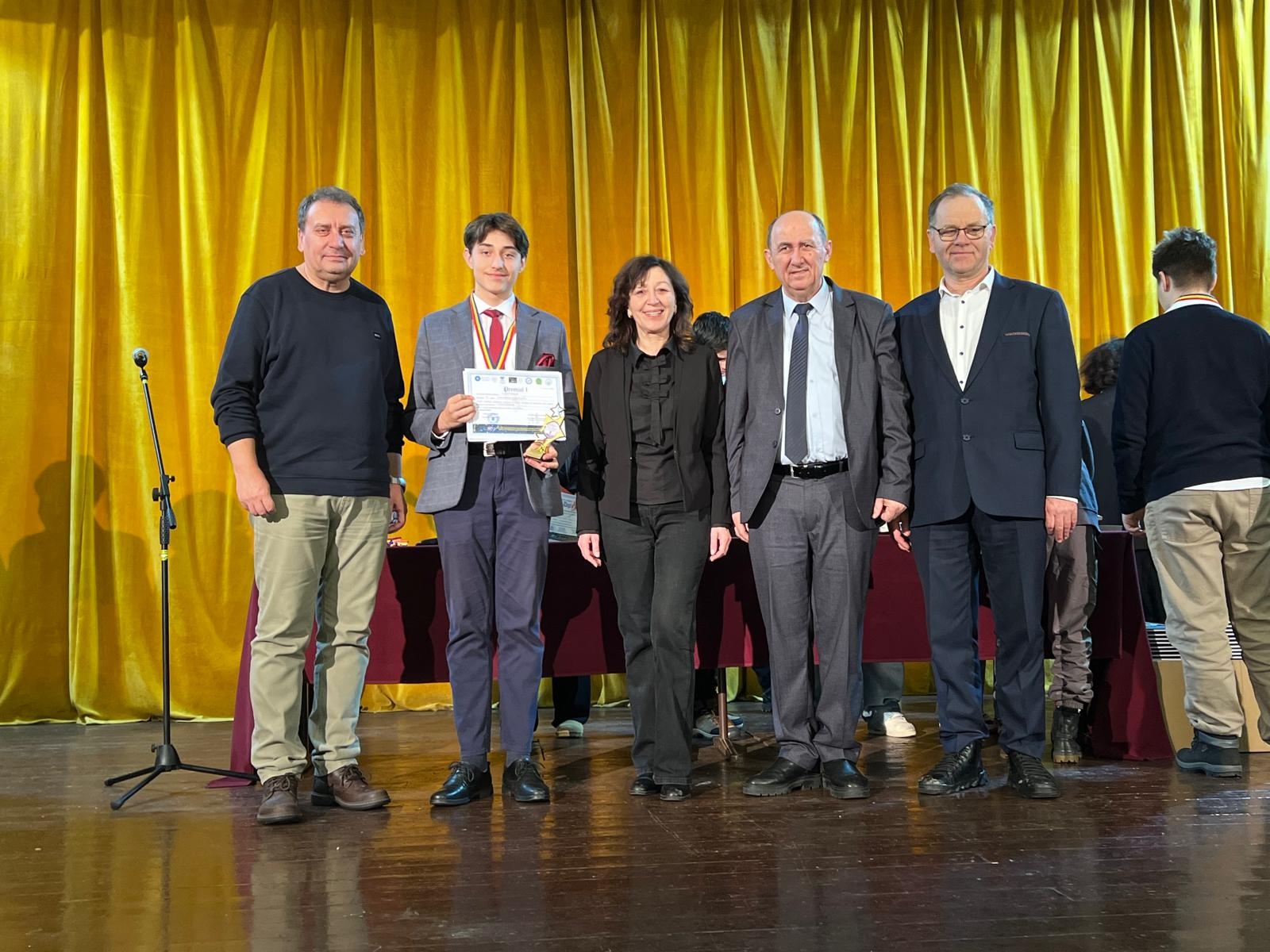 Premiul I și Aur pentru doi elevi din Câmpulung, la Concursul Național de Fizică, Astronomie și Astrofizică