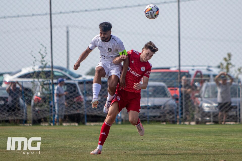 Răducan, în echipament alb, e noul atacant al Cetății Răducan, în echipament alb, e noul atacant al Cetății