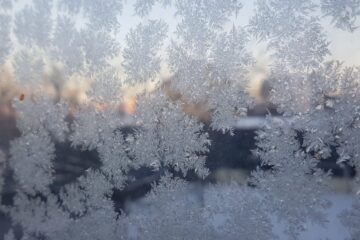 Coduri galbene de ger și temperaturi deosebit de scăzute valabile în județul Suceava până luni dimineața