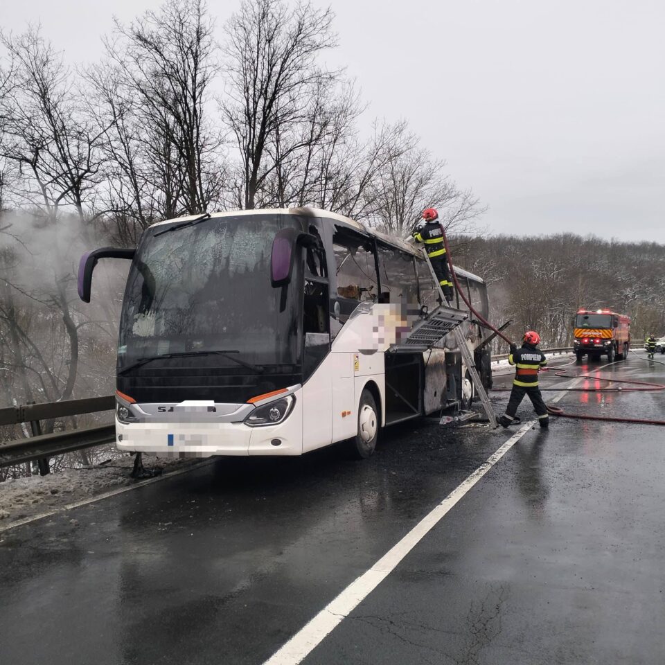 Un autocar plin cu suceveni care mergeau la muncă în Germania a ars violent: ”Dumnezeu a fost cu noi”