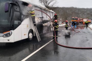 Un autocar plin cu suceveni care mergeau la muncă în Germania a ars violent: ”Dumnezeu a fost cu noi”