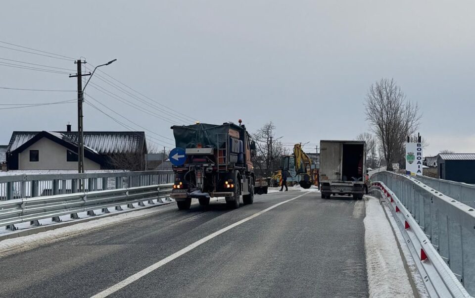 Podul de la Praxia, redeschis circulației luni, de la ora 12.00