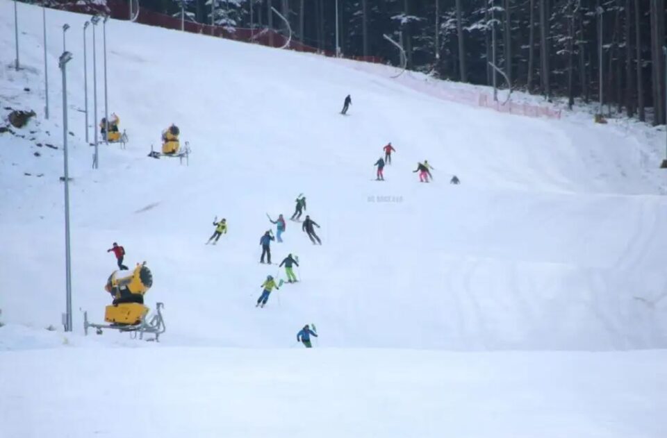 Pârtia de pe Rarău se deschide miercuri, 14 ianuarie, la orele amiezii Pârtia de pe Rarău se deschide miercuri, 14 ianuarie, la orele amiezii