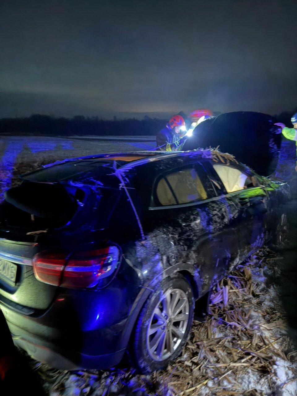 O tânără a scăpat cu viață după ce s-a răsturnat cu un Mercedes, din cauza vitezei