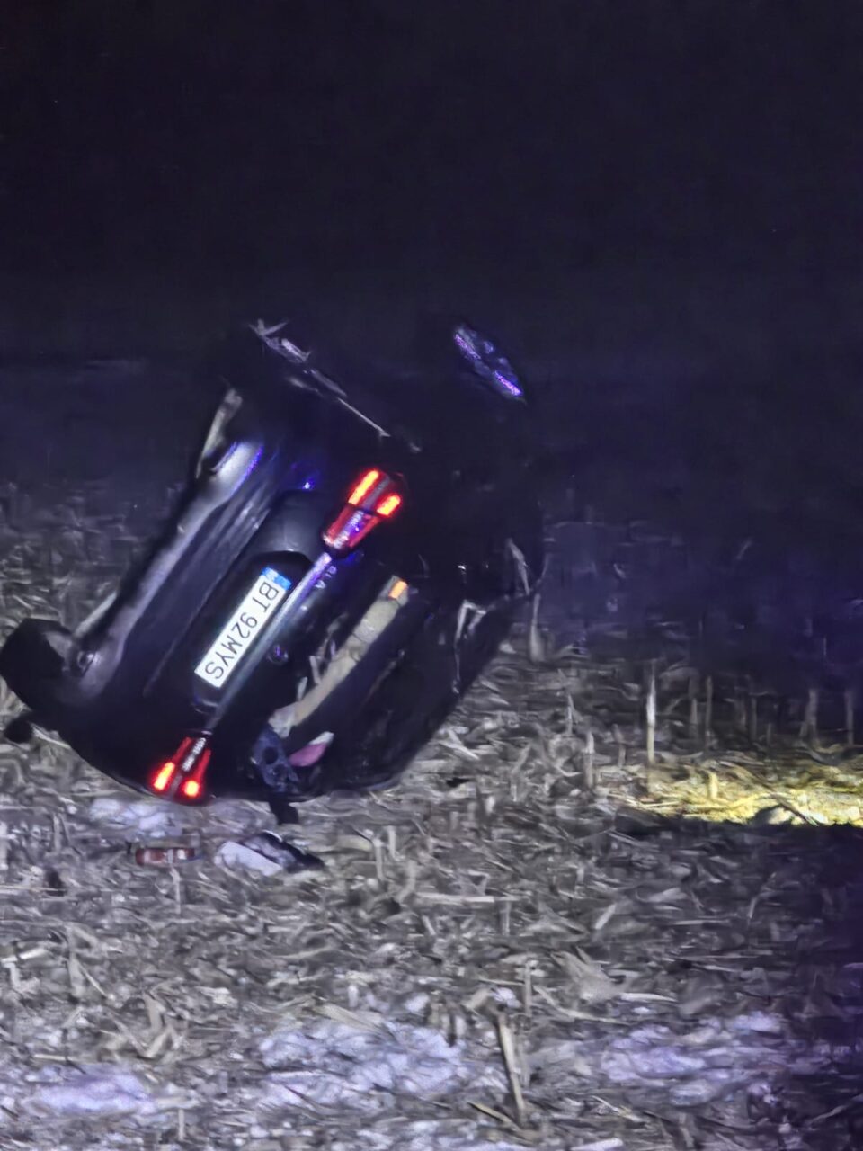 O tânără a scăpat cu viață după ce s-a răsturnat cu un Mercedes, din cauza vitezei